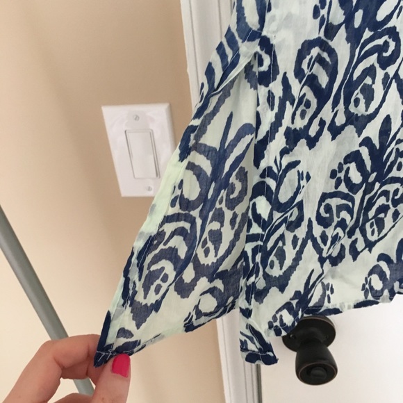 Beautiful Coverup - Picture 2 of 2